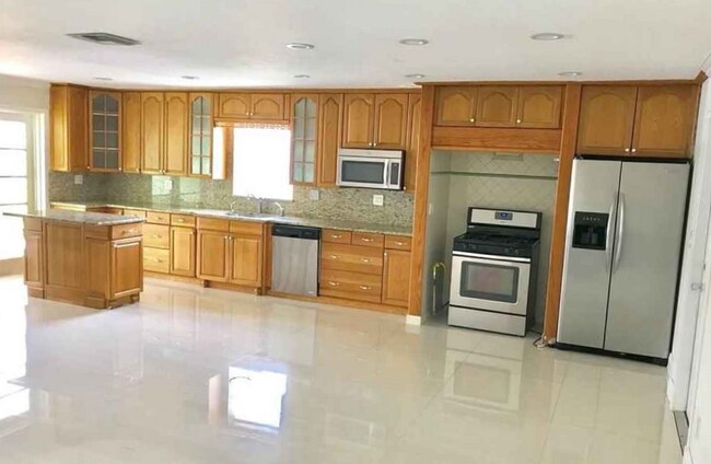 Photo - 11 NE 17th Ave