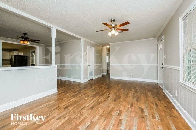 8065 Huntington Dr
