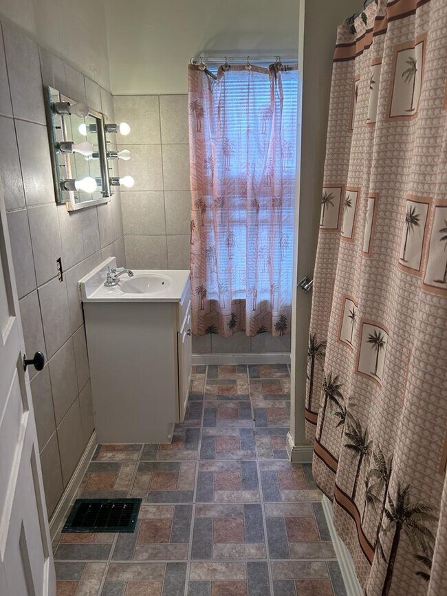 Photo - 152 W Warrington Ave