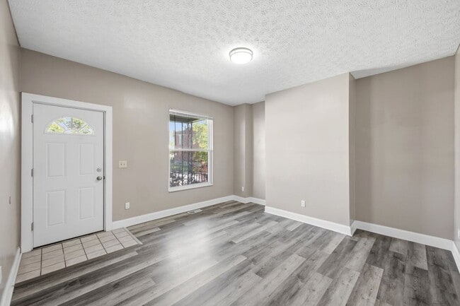 Photo - 387 St Clair Ave