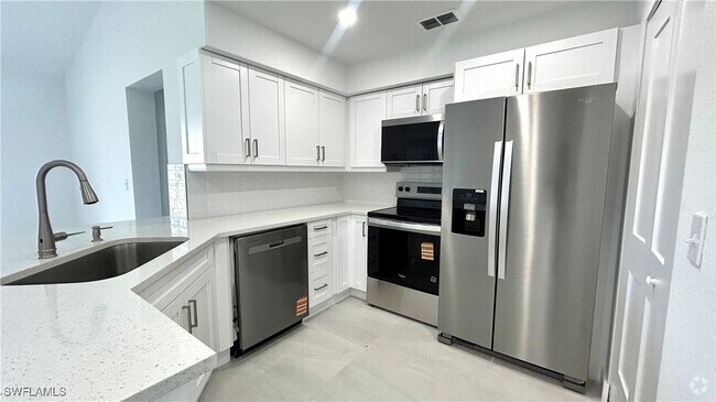 Building Photo - 8275 Ibis Club Dr Unit 705 Rental