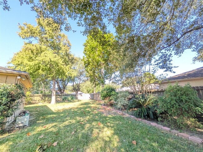 Building Photo - 9702 Harrowgate Dr