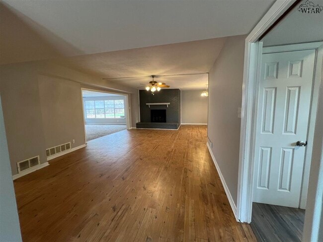 Photo - 2406 Hampstead Ln