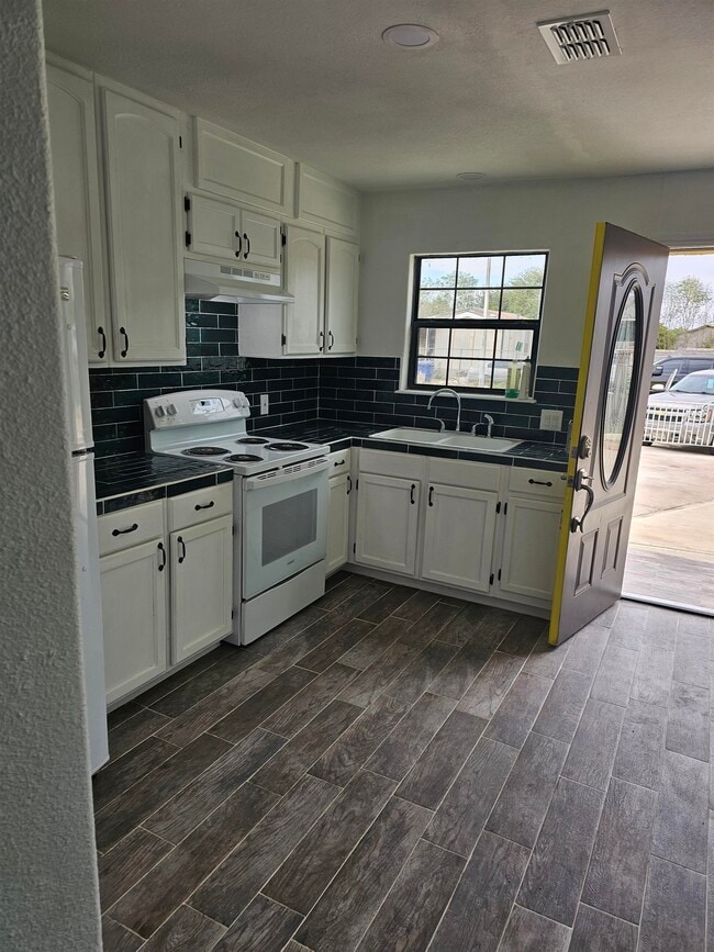 Photo - 4933 Franzetta St