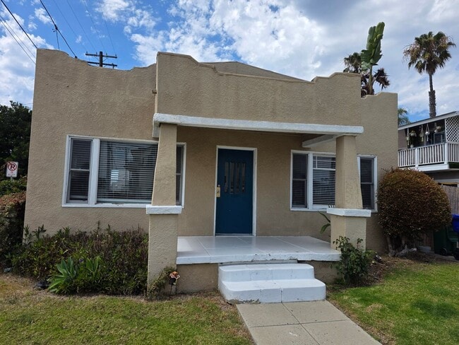 Building Photo - Old school Spanish style 2 bedroom cottage available downtown Oceanside walking distance to the b...