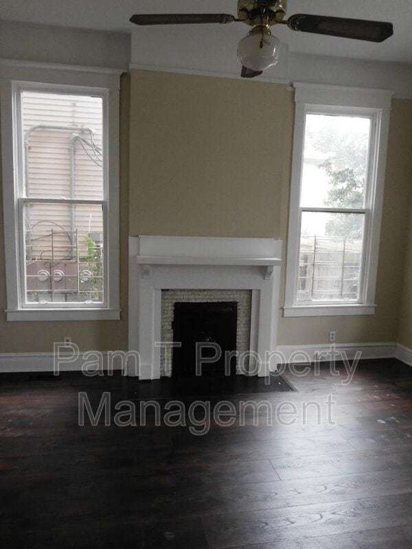 Photo - 512 E Waldburg Ln