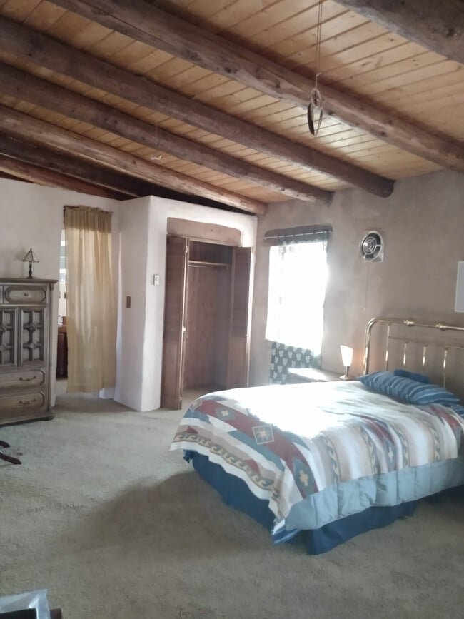 Master Bedroom (2)