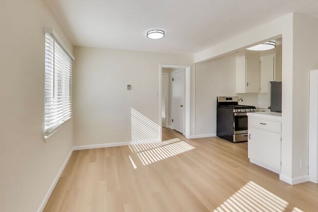 Photo - 1549 San Carlos Ave Unit 28