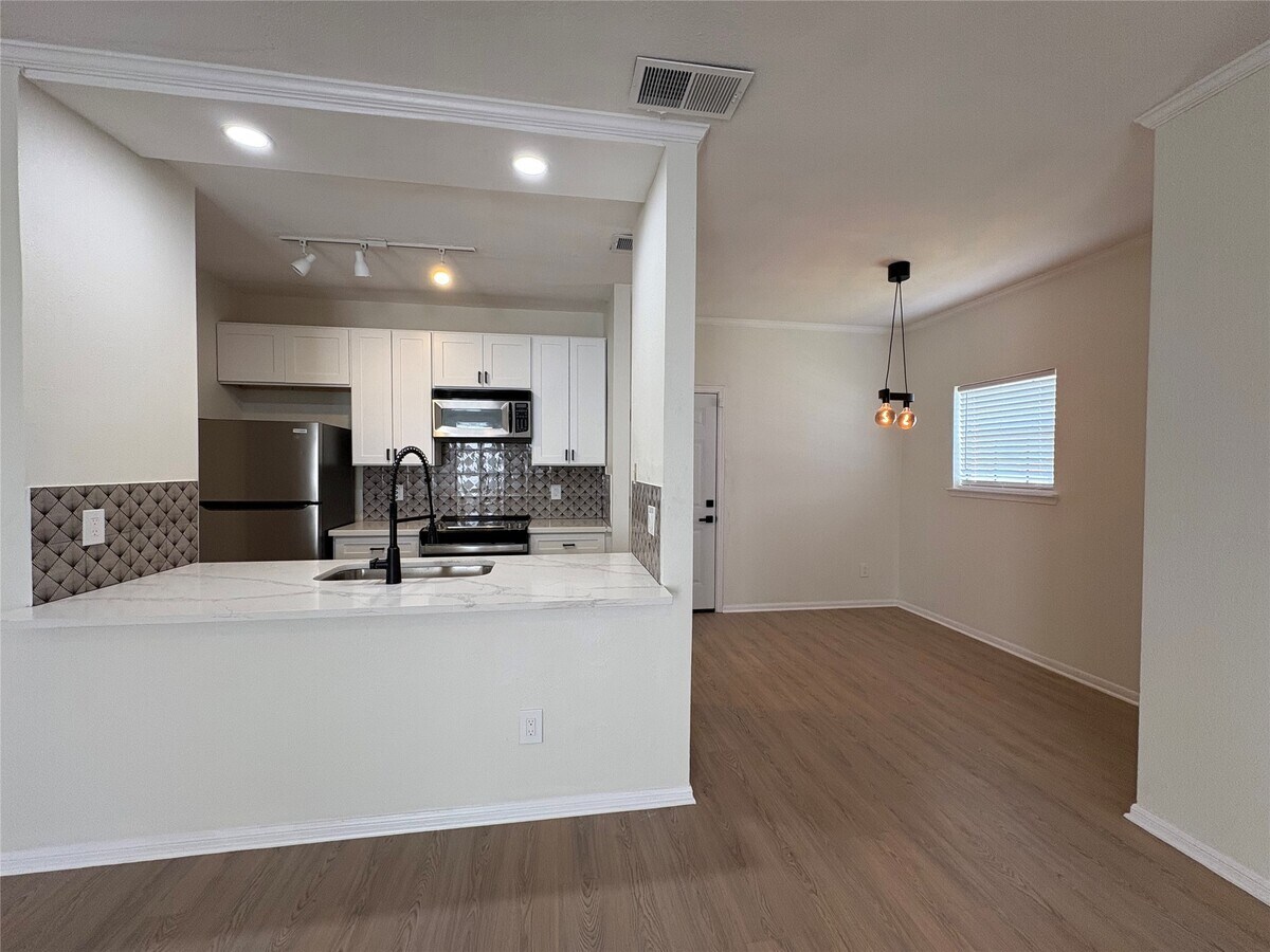 Photo - 9850 Pagewood Ln