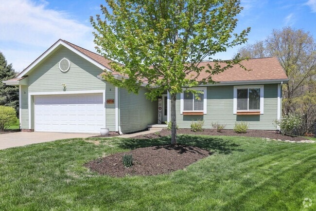 Building Photo - Stunning Raised Ranch | 4 Bedroom 3 Bathro... Rental
