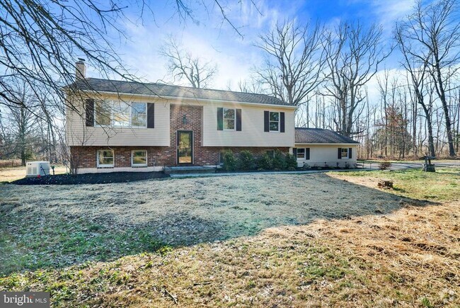 Building Photo - 5400 Curly Hill Rd Rental