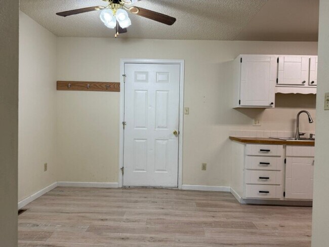 Photo - House For Lease