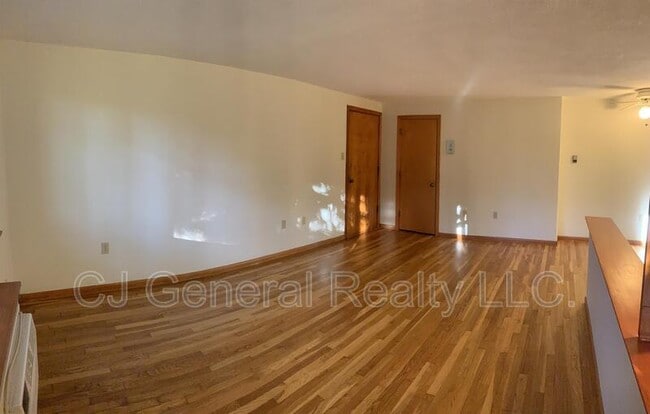 Photo - 20 Hunt St