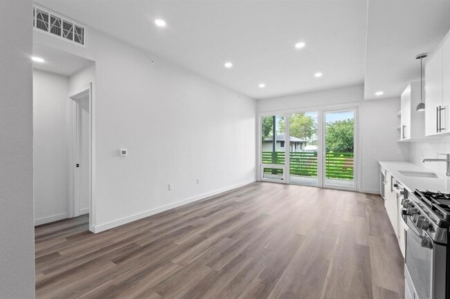 Photo - 4004 Banister Ln Unit 214