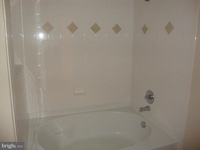 Building Photo - 507 Sunset View Terrace SE Unit 205