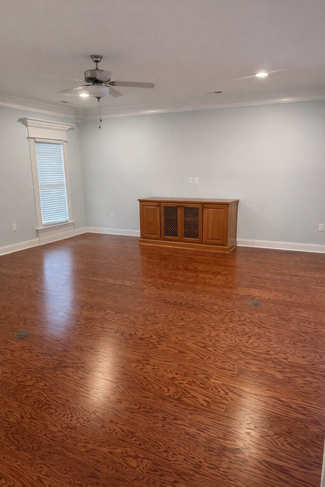 Sala de estar - 2627 Mountain Stream Way SE