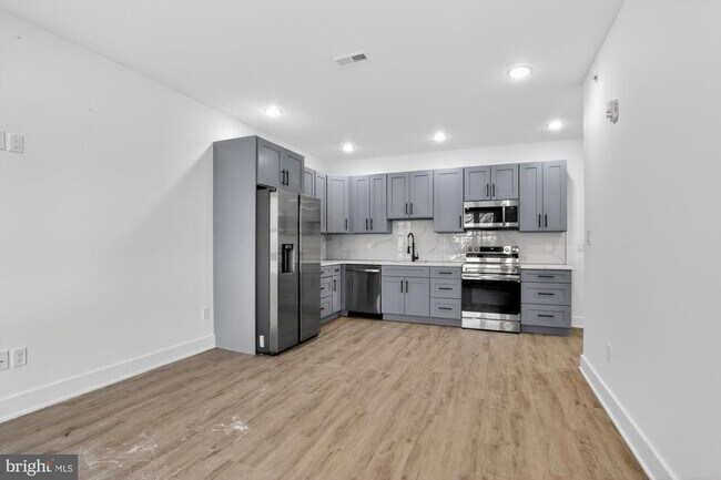 Photo - 2331 E York St Unit 4