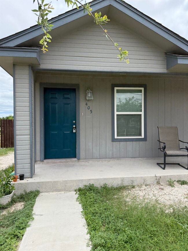 Photo - 405 St Joseph St