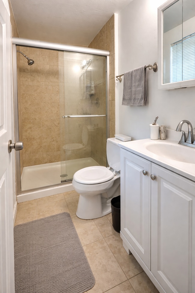 Photo - 166 Lake Shore Rd Unit 1