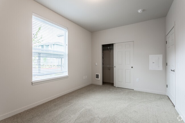 1BR, 1BA - 709 SF