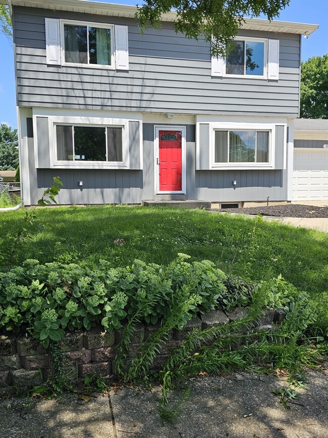 Building Photo - 414 E Omer Ave Rental