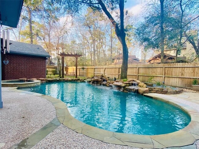 Photo - 39 Silent Brook Pl
