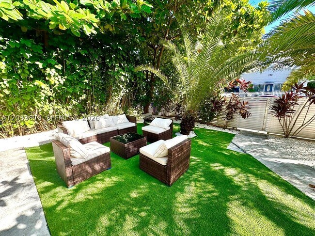 Photo - 11 NW 47th St