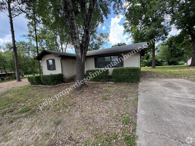Building Photo - 3 bedroom, 1 bath Home