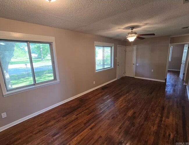 Photo - 314 N Oak St
