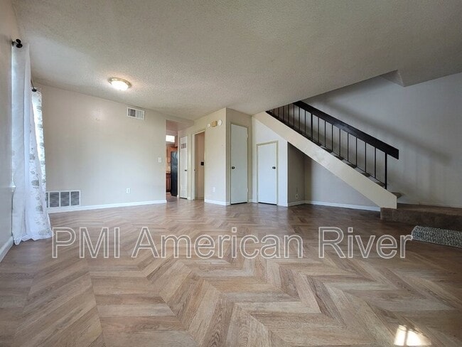 Photo - 5125 Gibbons Dr