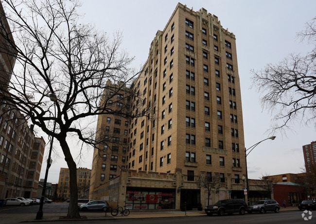 The Uptown Regency - Uptown Regency - 5050 N Sheridan Rd
