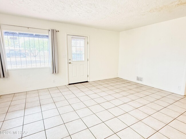 Photo - 3215 E Willard St