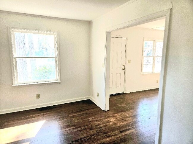 Photo - 2020 Regent St