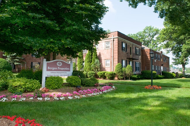 Building Photo - Bergen Properties