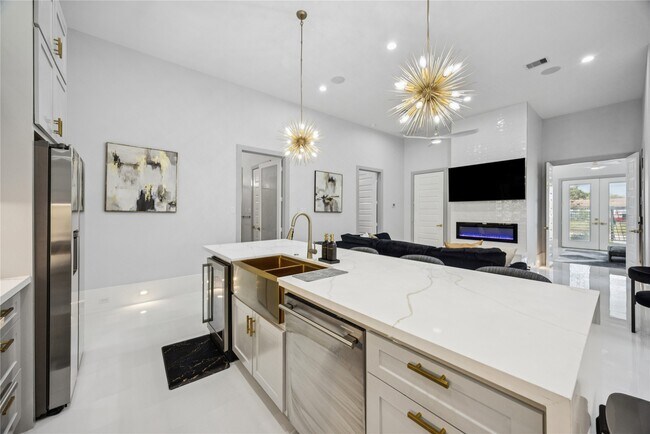 Photo - 3458 Simmons St
