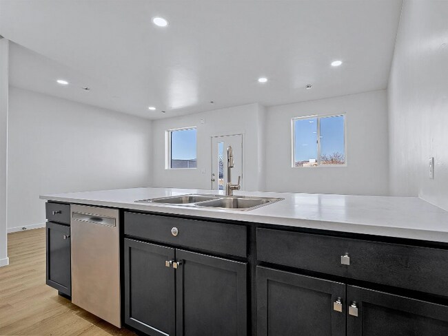 Photo - 2786 Caspian Wy