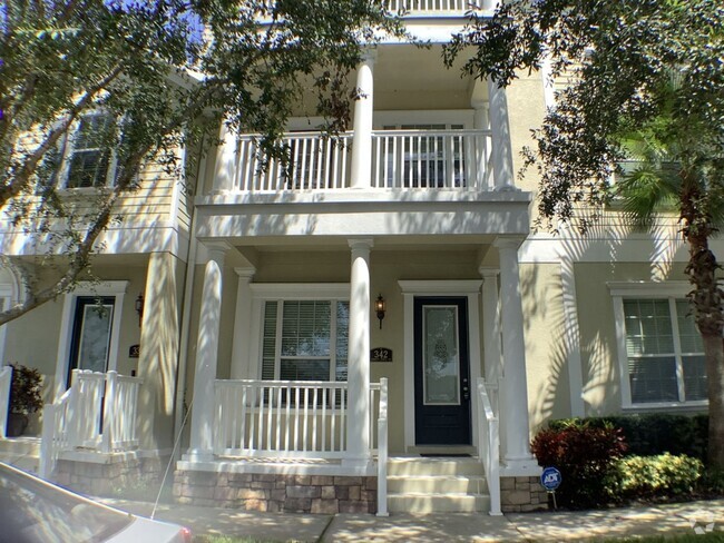 Building Photo - Charming 3 bedroom, 3 & 1/2 bath town home...