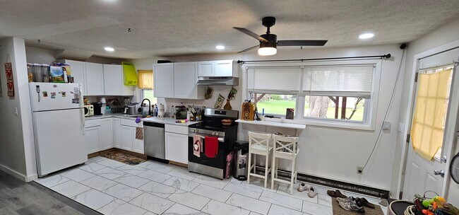 Photo - 128 Triphammer Ter Unidad #A