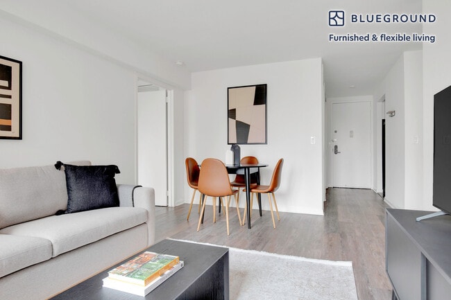 Photo - 520 W 43rd St Unidad FL8-ID741