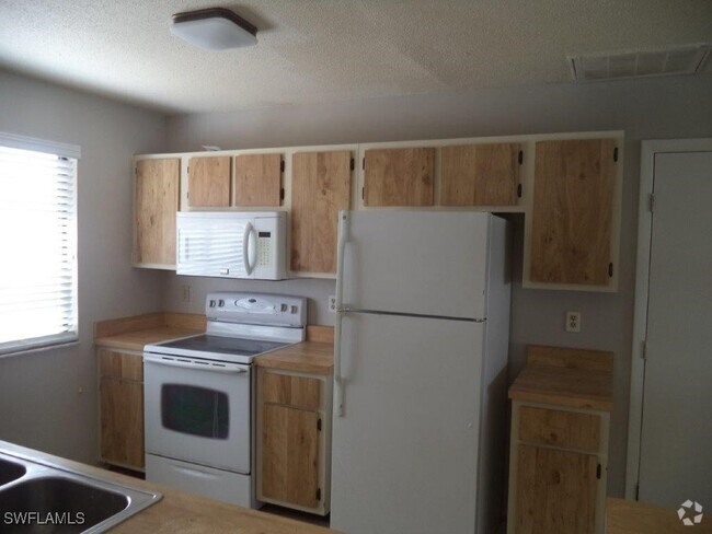 Building Photo - 19008 Tampa Rd S Rental