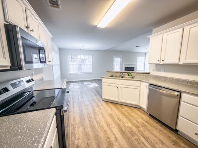 Photo - Beautiful Home with Fenced Backyard Near UGA Vet School