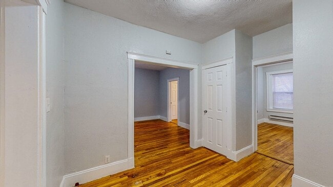 Photo - 12 American Legion Hwy Apartamento Unidad 1