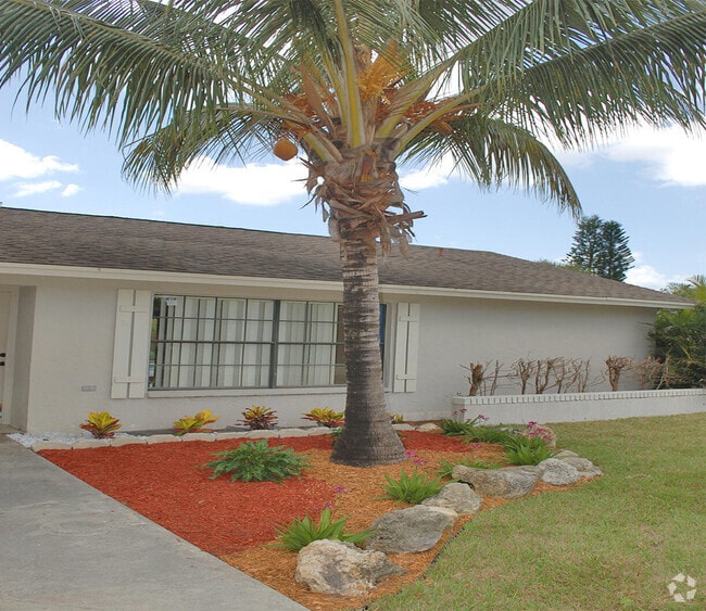 Building Photo - 174 Parkwood Dr Rental