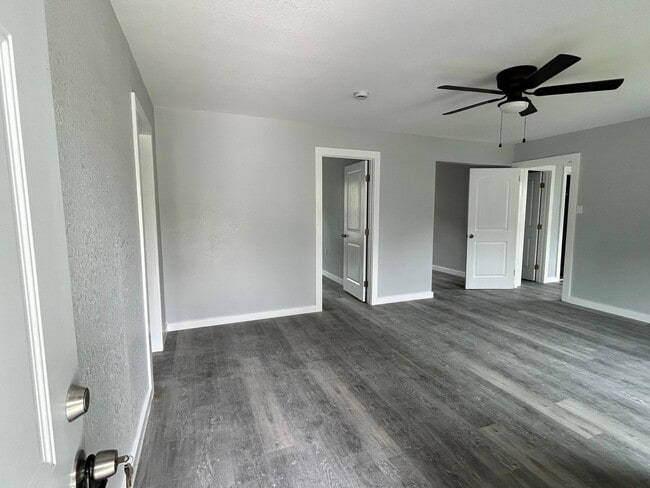 Photo - Gorgeous 4 bed 2 bath home!