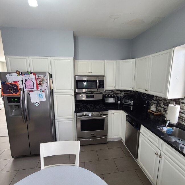 566 66th St Unit 2