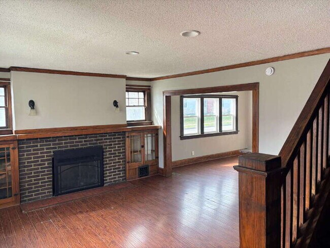 Photo - 1300 E 12th St