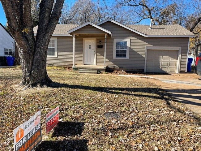 Building Photo - 2 bed one bath with Large outdoor space, o... Rental
