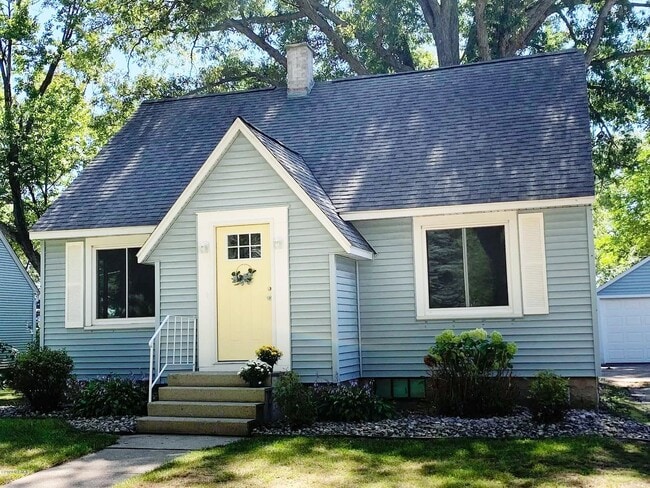 Building Photo - 3 Bedroom Home On Holland's North Side