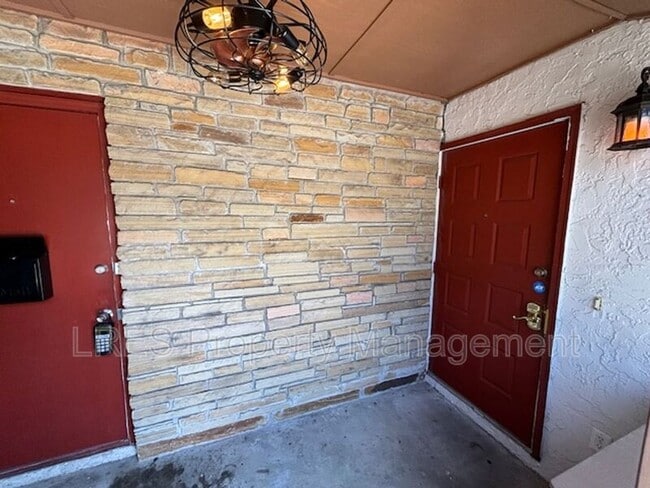 Photo - 517 Carambola Ave