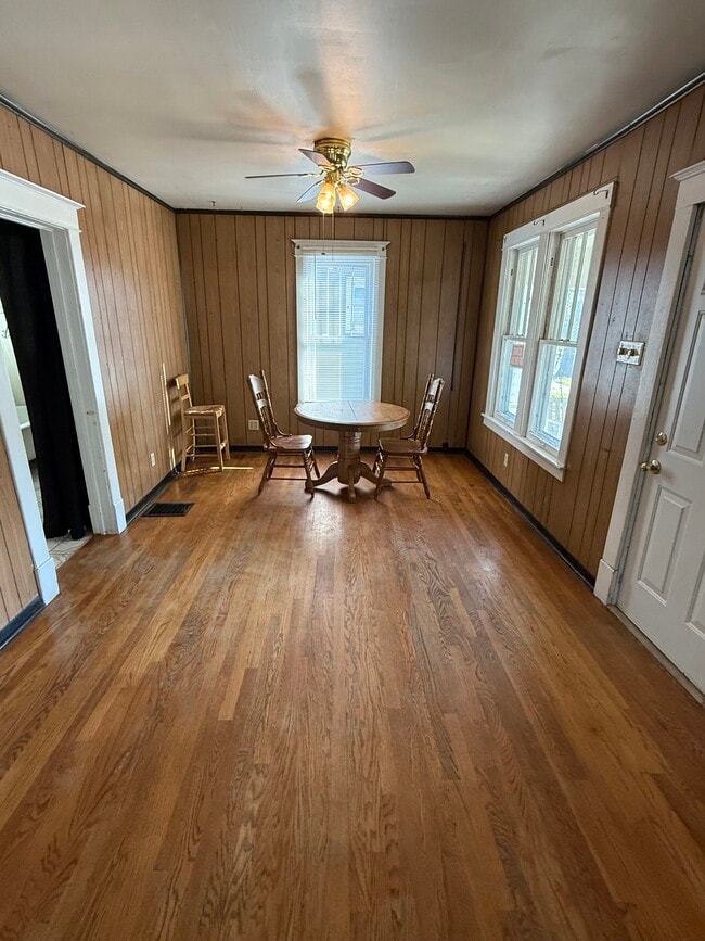 Dinette area - 2937 Iowa St